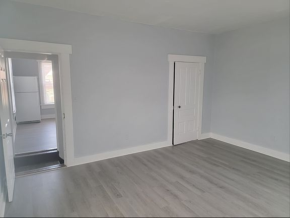 4th image of 502 Hart St #504