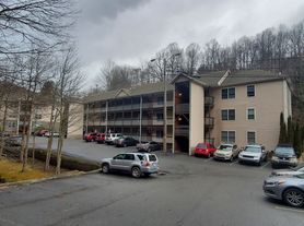 Highland Woods II - 3bd/3ba: Upscale Student-Living! Minutes To Downtown Boone and ASU!