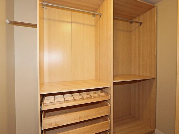 3rd image of 3040 Peachtree Rd NW Unit 914