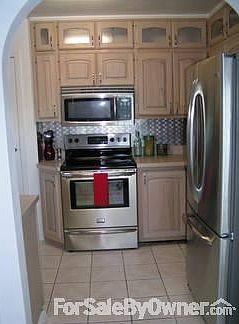 Glass-Door Display Cabinets
						:
						Use your creativity to display items in the glass-door cabinets above.