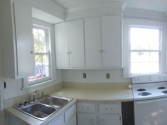 3rd image of 503 Sherman Ave
