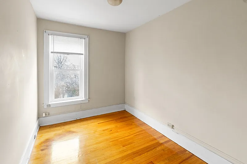 1 bed, 1.0 bath, 697 sqft, $1,200 — Photo 3