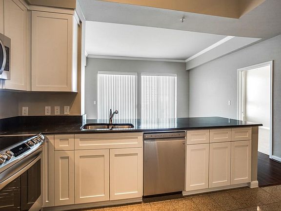 4th image of 3225 Turtle Creek Blvd #1032