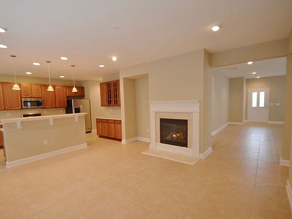 3rd image of 431 Bougainvillea Ct