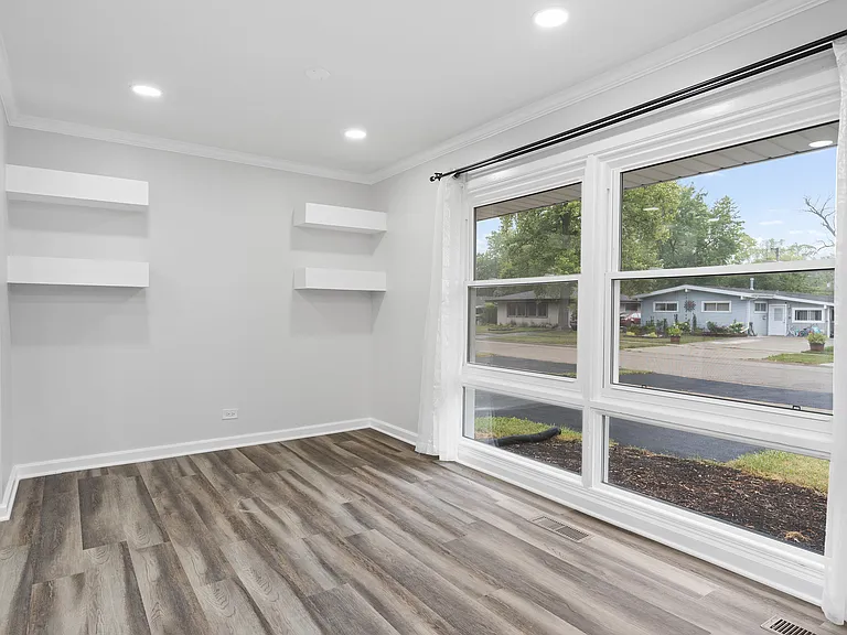 388 Nancy Ln — Photo 10