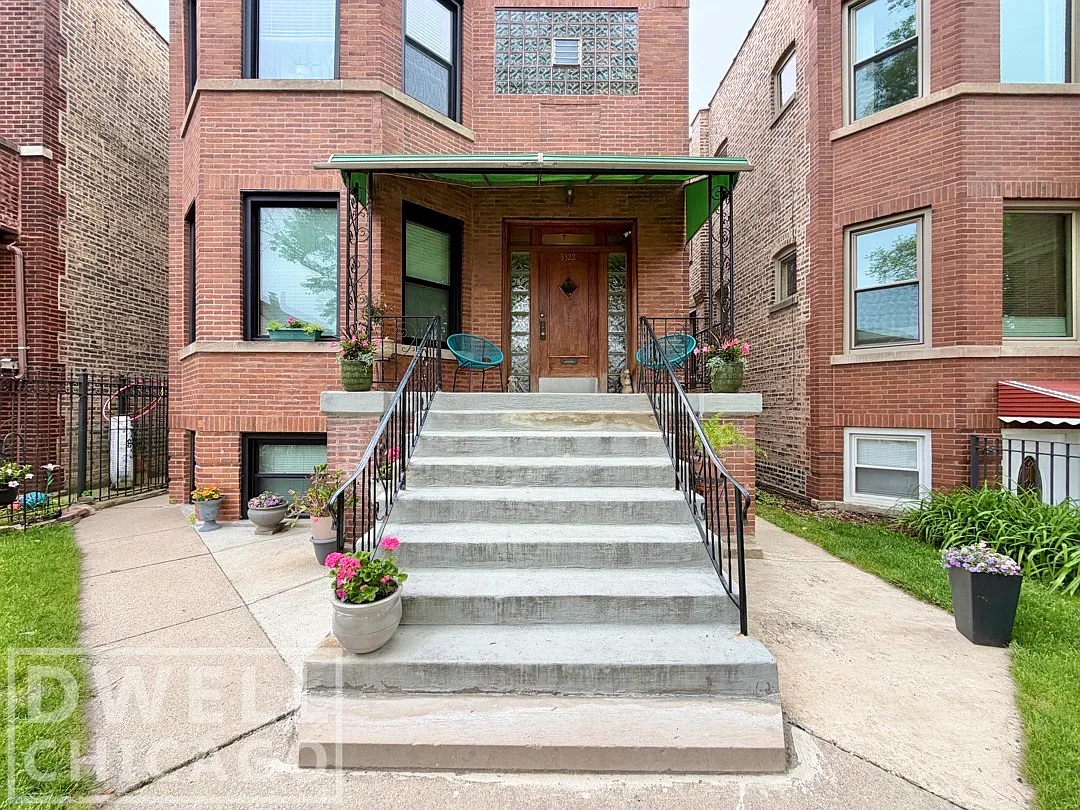 Building Photo - 3322 N Hamlin Ave