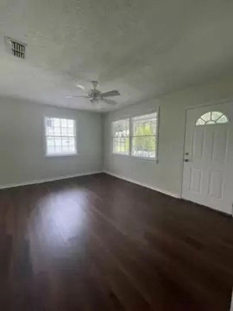 Cute 3 bedroom 1 bath brick home! — Photo 3