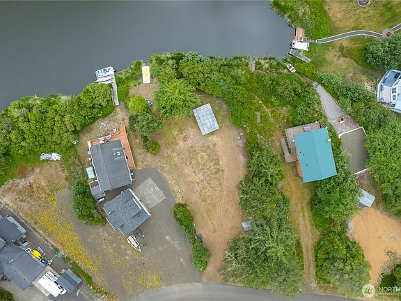 3rd image of 359 Geoduck Loop SW