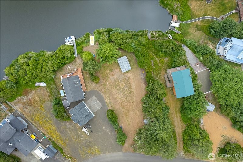 3rd image of 359 Geoduck Loop SW