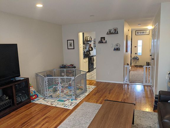 3rd image of 19 Lincoln Pl