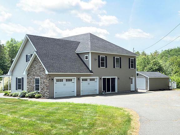 3rd image of 8 Clark Circle