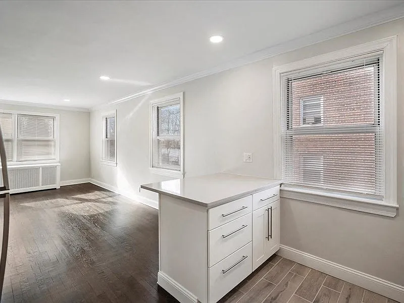 Larch Gardens Apartments — Photo 4