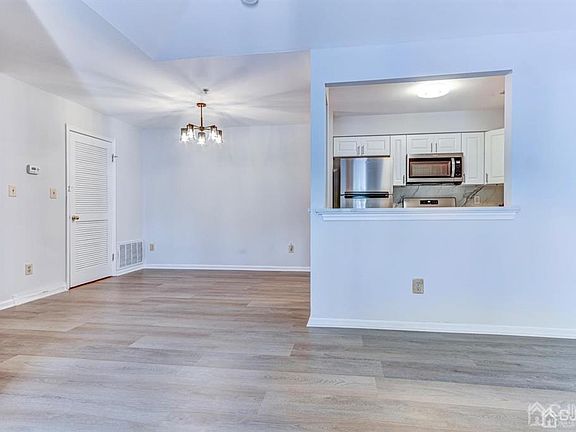 3rd image of 1637 Waterford Dr