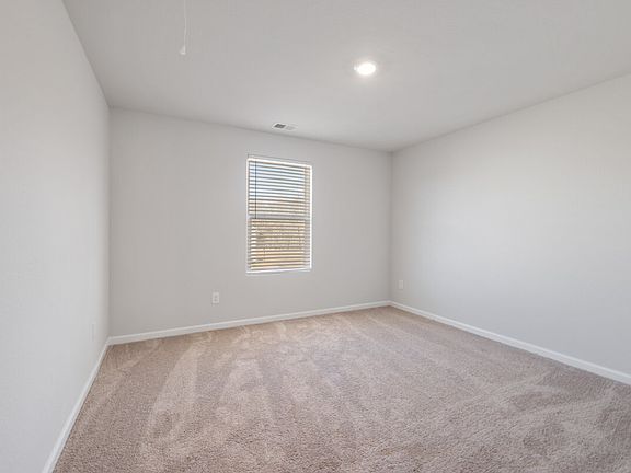 5th image of 2110 Briar Run Dr