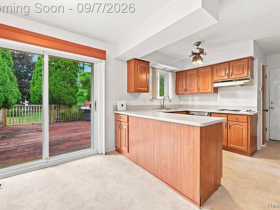 4th image of 37582 Whitney Dr
