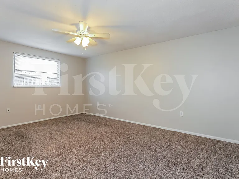 10805 Piccadilly Rd — Photo 11