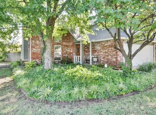 2927 W 68th St, Tulsa, OK 74132