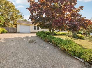 19 Griffin Dr, Mount Sinai, NY 11766