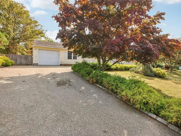 19 Griffin Drive, Mount Sinai, NY 11766