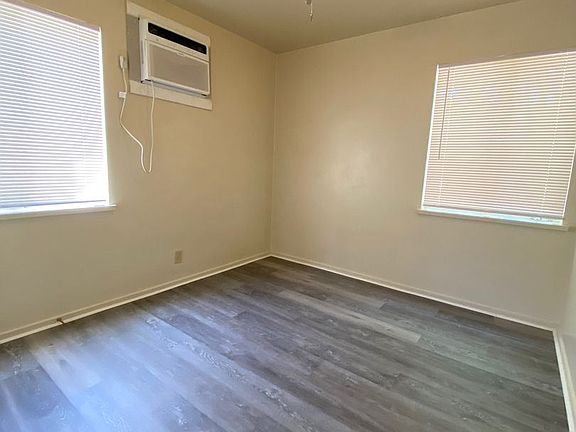 3rd image of 311 27th St APT 1