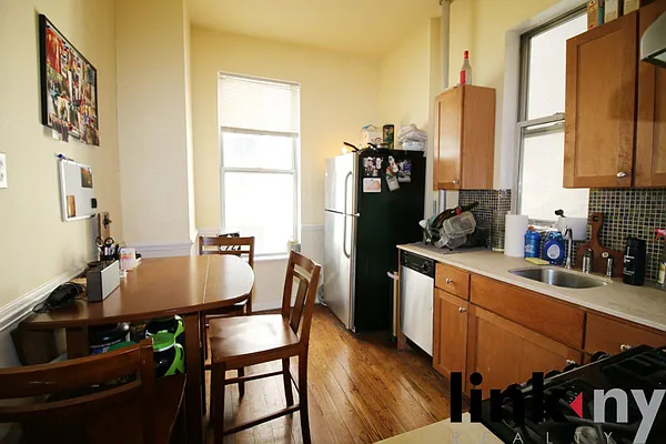 Rented by Link NY Realty | media 32