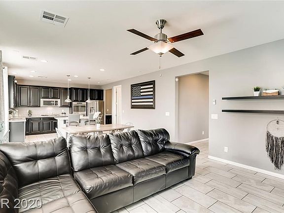 3rd image of 10581 Leroux Ct