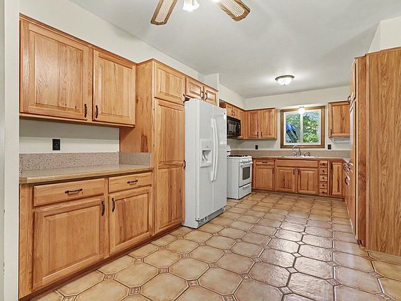 3rd image of 9610 Hamburg Ct