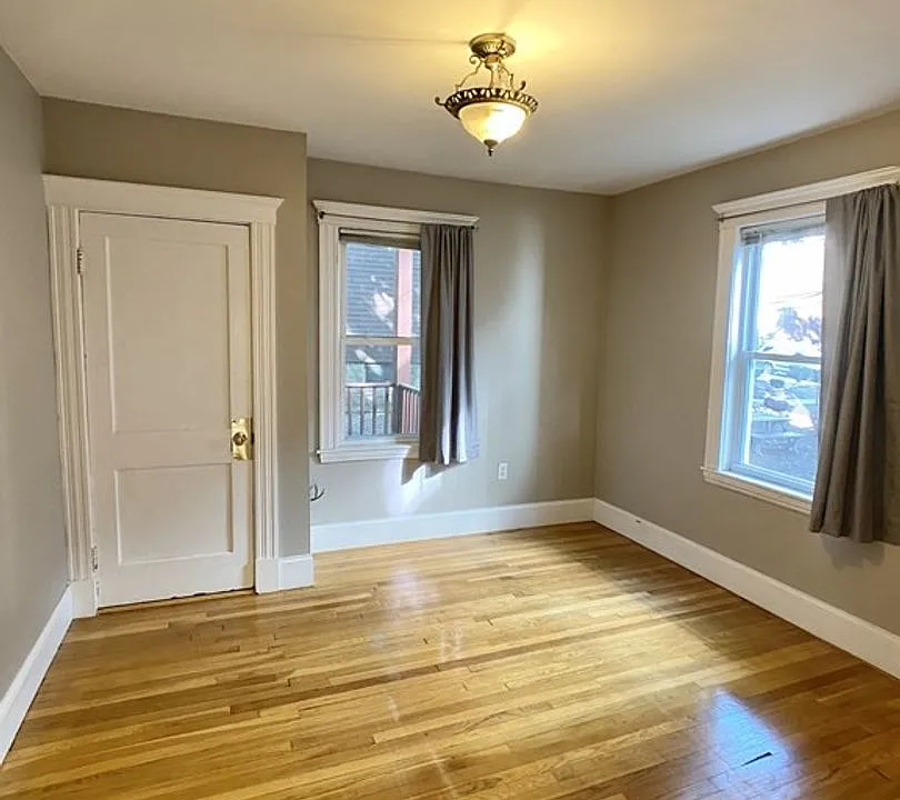 48 Boylston St #1R