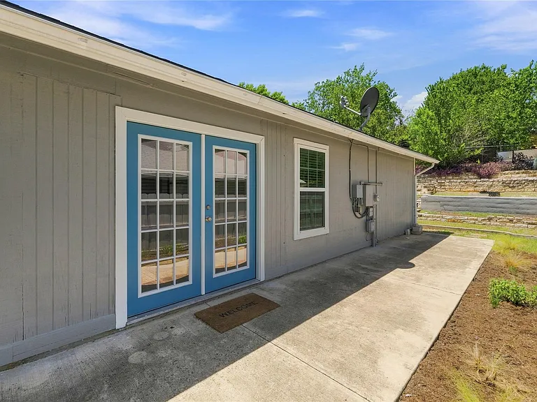 7000 Shannon Dr — Photo 32