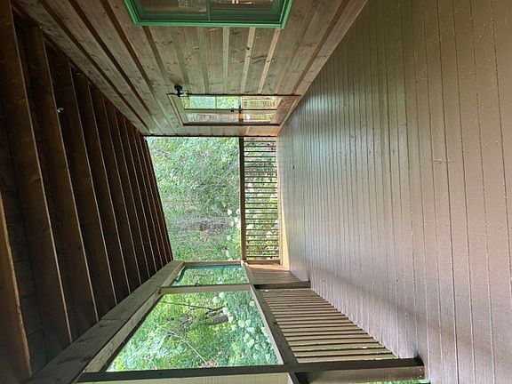 3rd image of 690 Oak Ridge Rd