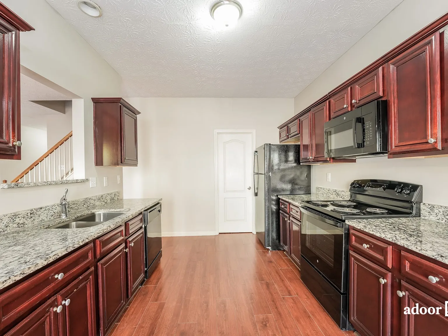 3 bed, 2.5 bath, 1640 sqft, $1,800 — Photo 3