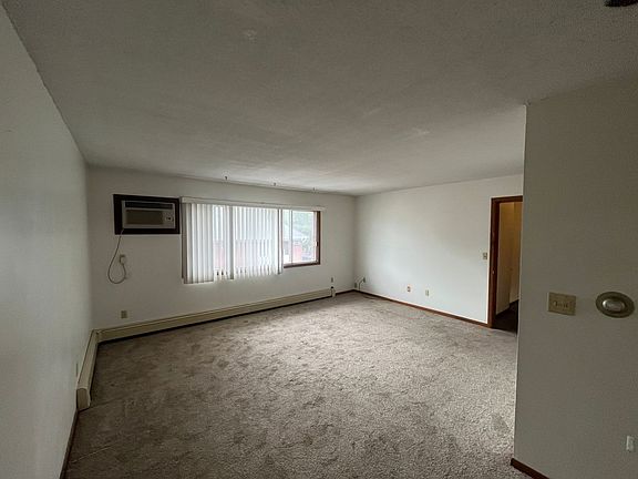 3rd image of 642 S Dodge St APT 8