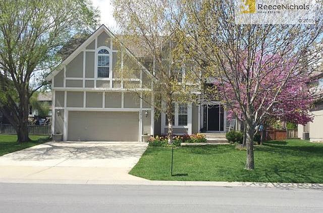 Well-Maintained home on quiet cul-de-sac and conveniently locate