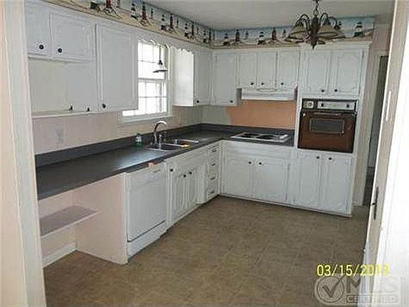 3rd image of 321 Cumberland Dr