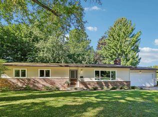 2 Carillon Dr, Madison, WI 53705
