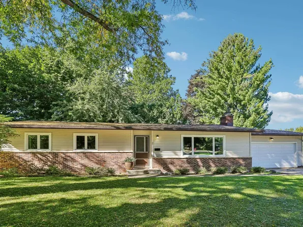 2 Carillon Dr, Madison, WI 53705