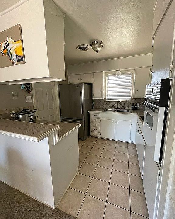 1st image of 909 W Avenue I