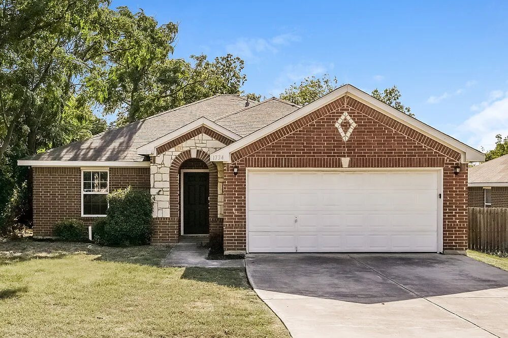 3 bed, 2.0 bath, 1515 sqft, $2,205 — Photo 1