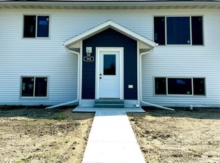 502 Garfield St SE, Warroad, MN 56763