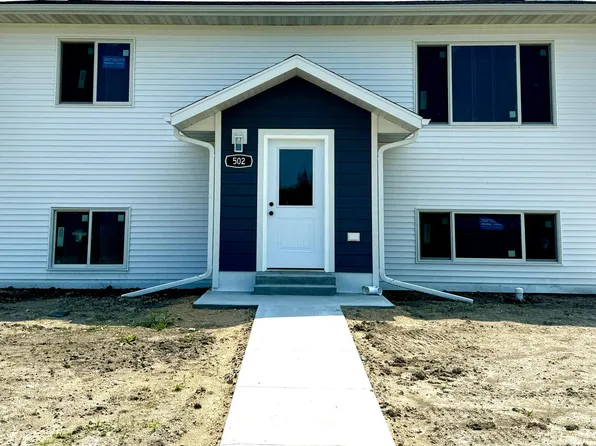 502 Garfield St SE, Warroad, MN 56763