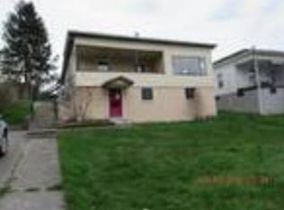 15 N Michigan Ave, Mount Hope, WV 25880
