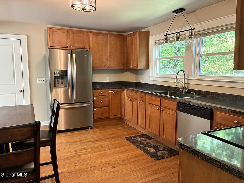 5th image of 1045 Cortland Street