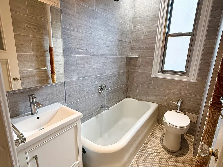 170 Claremont Ave #19 — Photo 8