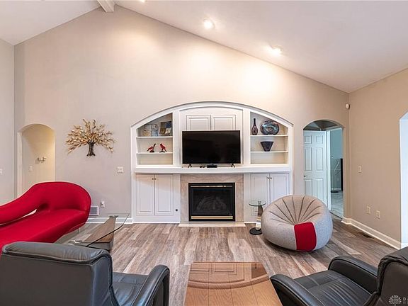 3rd image of 6838 Lorien Woods Dr