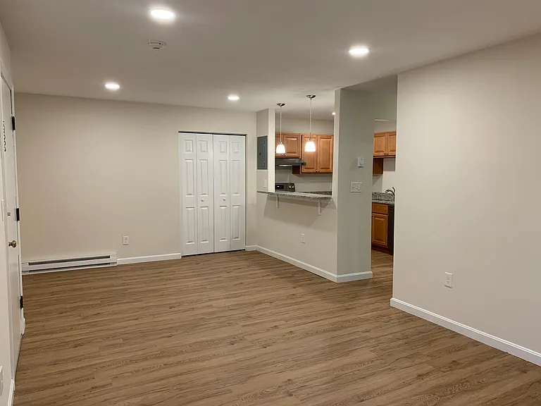 Wayside Apartments — Photo 9
