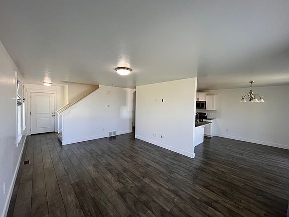 5th image of 666 W Gallant Dr