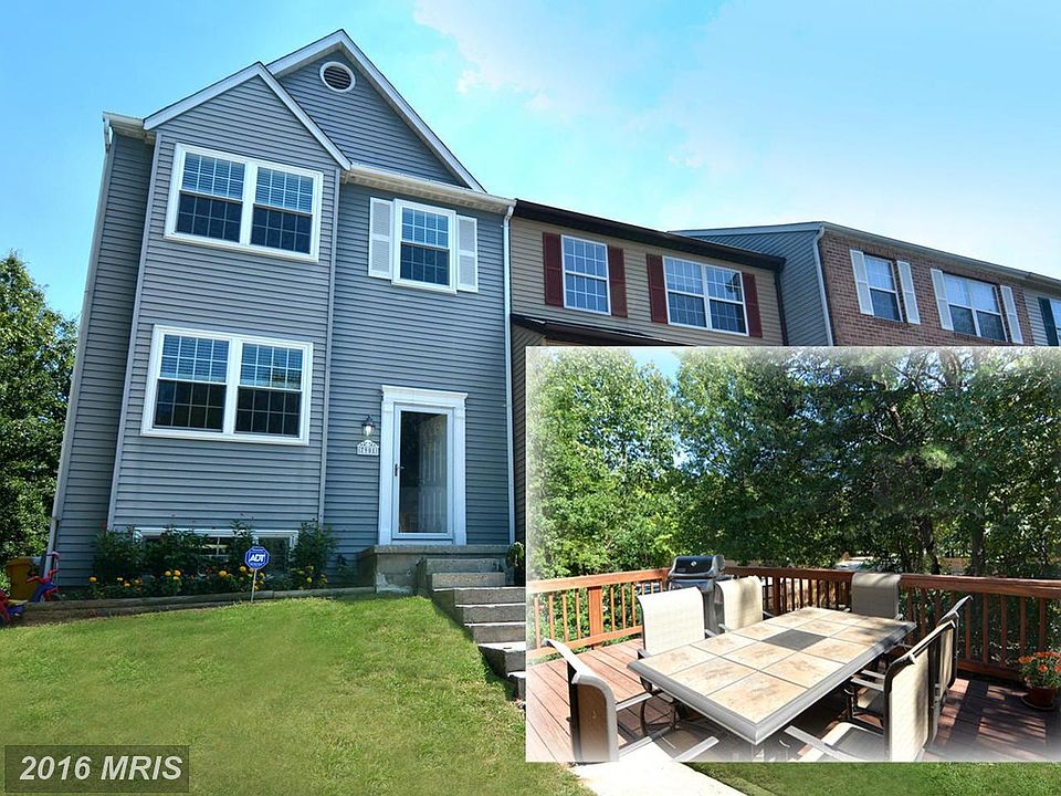 Upscale 3-Level End Unit Townhome