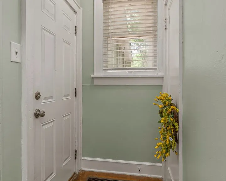 3307 Creswell Ave — Photo 4