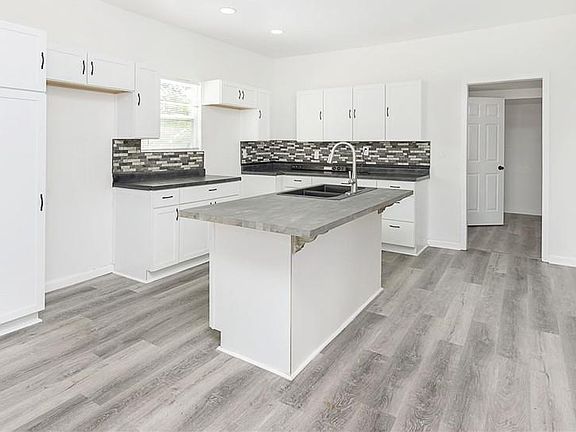 5th image of 1319 W 25th St