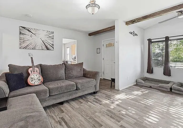 2424 N Columbus St — Photo 10